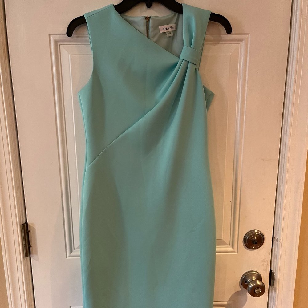 Gorgeous Calvin Klein sheath dress size 4